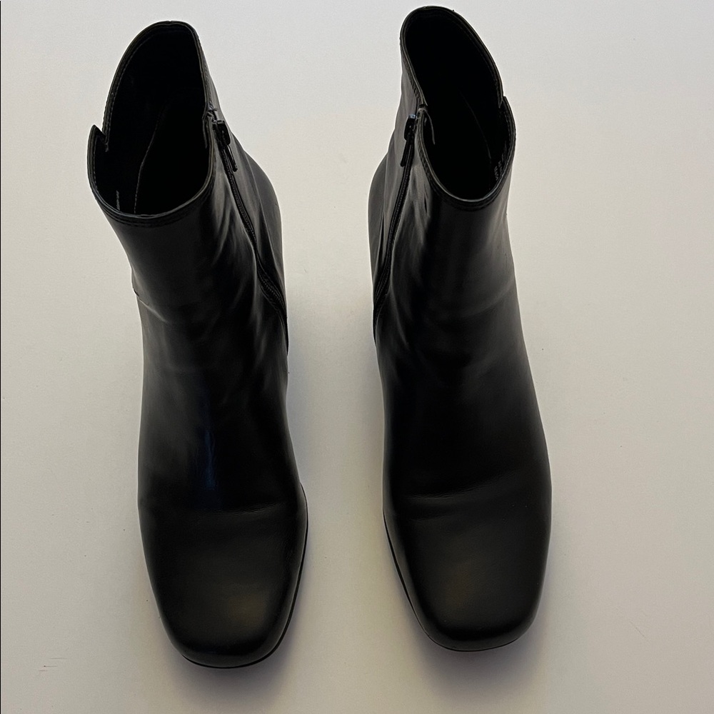 Naturalizer Sleek Black Ankle Booties